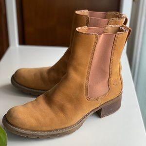 Vintage Timberland suede high top chelsea boots